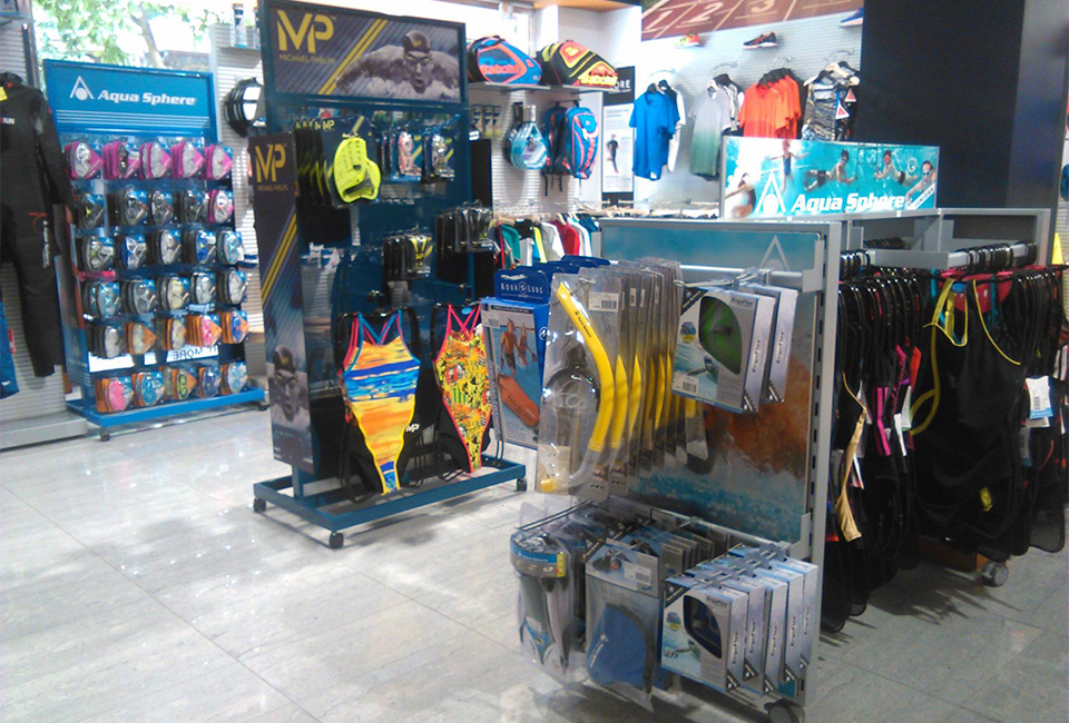 Imagen del interior de la tienda deportiva ROBERS.